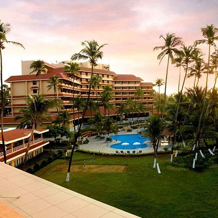 The Retreat Hotel & Convention Centre Bombay Esterno foto