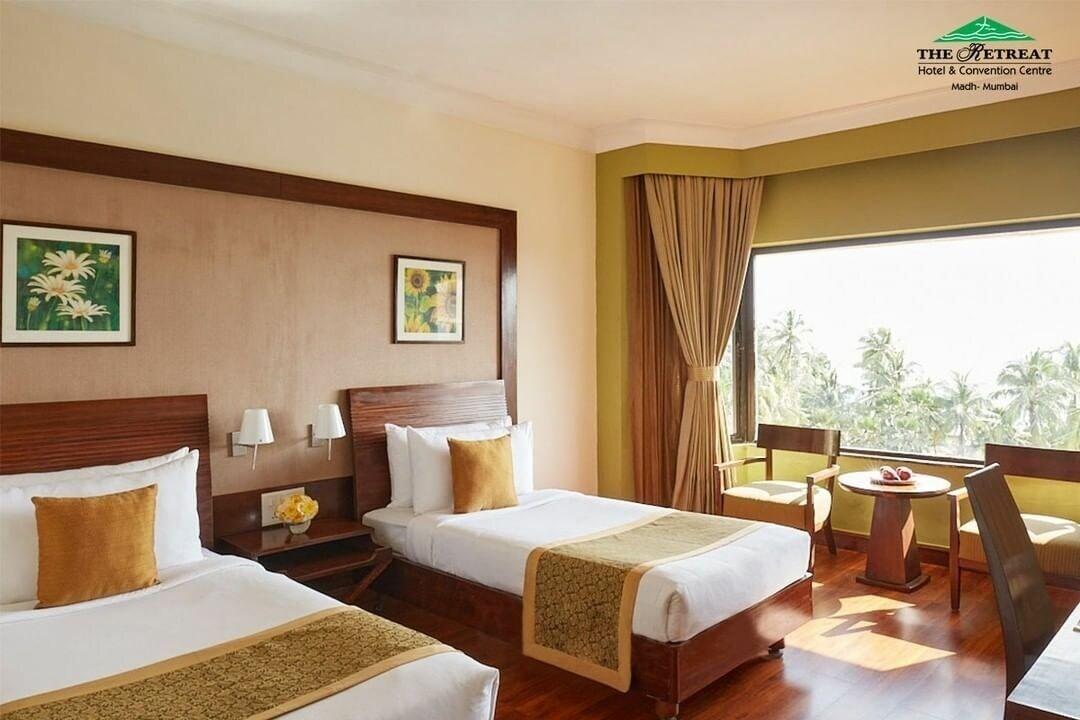 The Retreat Hotel & Convention Centre Bombay Esterno foto