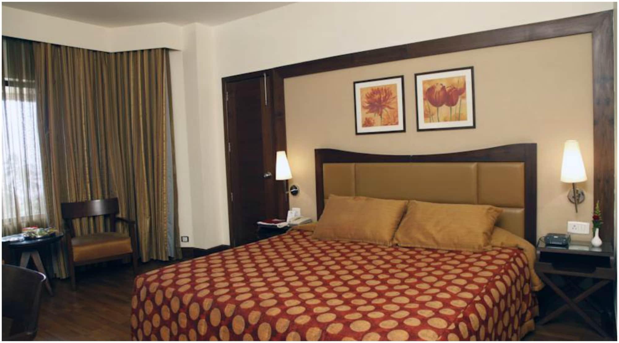 The Retreat Hotel & Convention Centre Bombay Esterno foto
