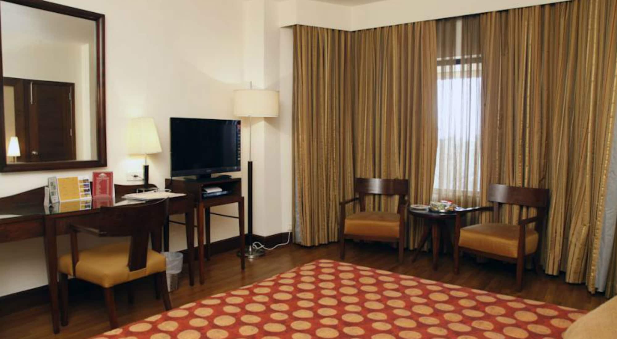 The Retreat Hotel & Convention Centre Bombay Esterno foto