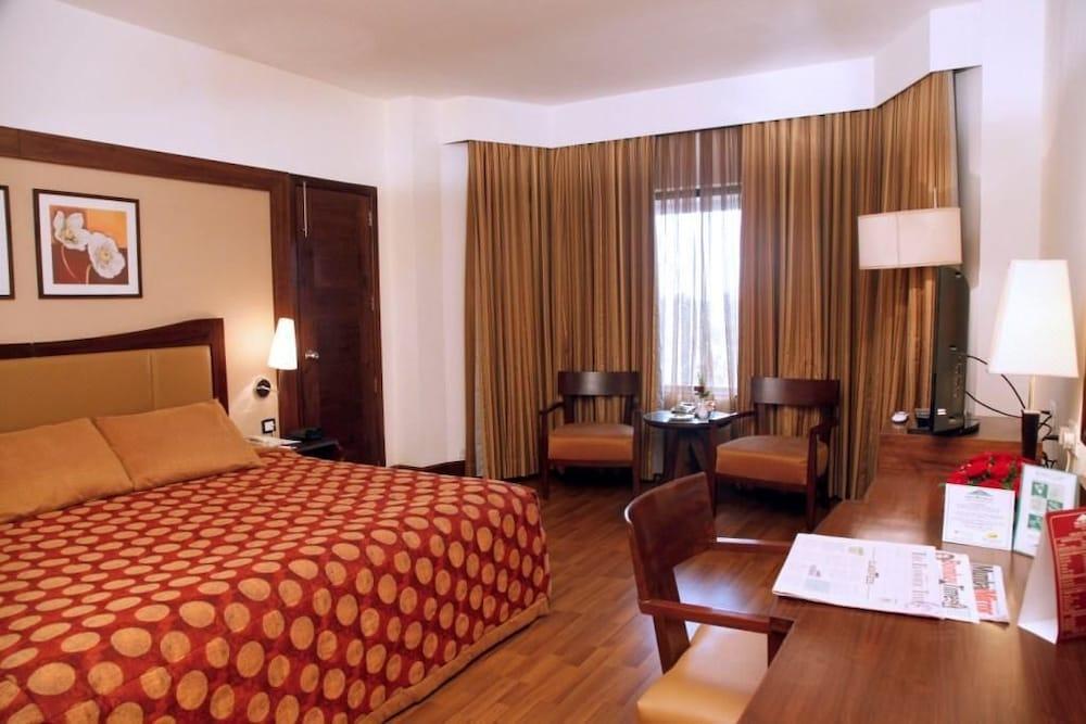 The Retreat Hotel & Convention Centre Bombay Esterno foto
