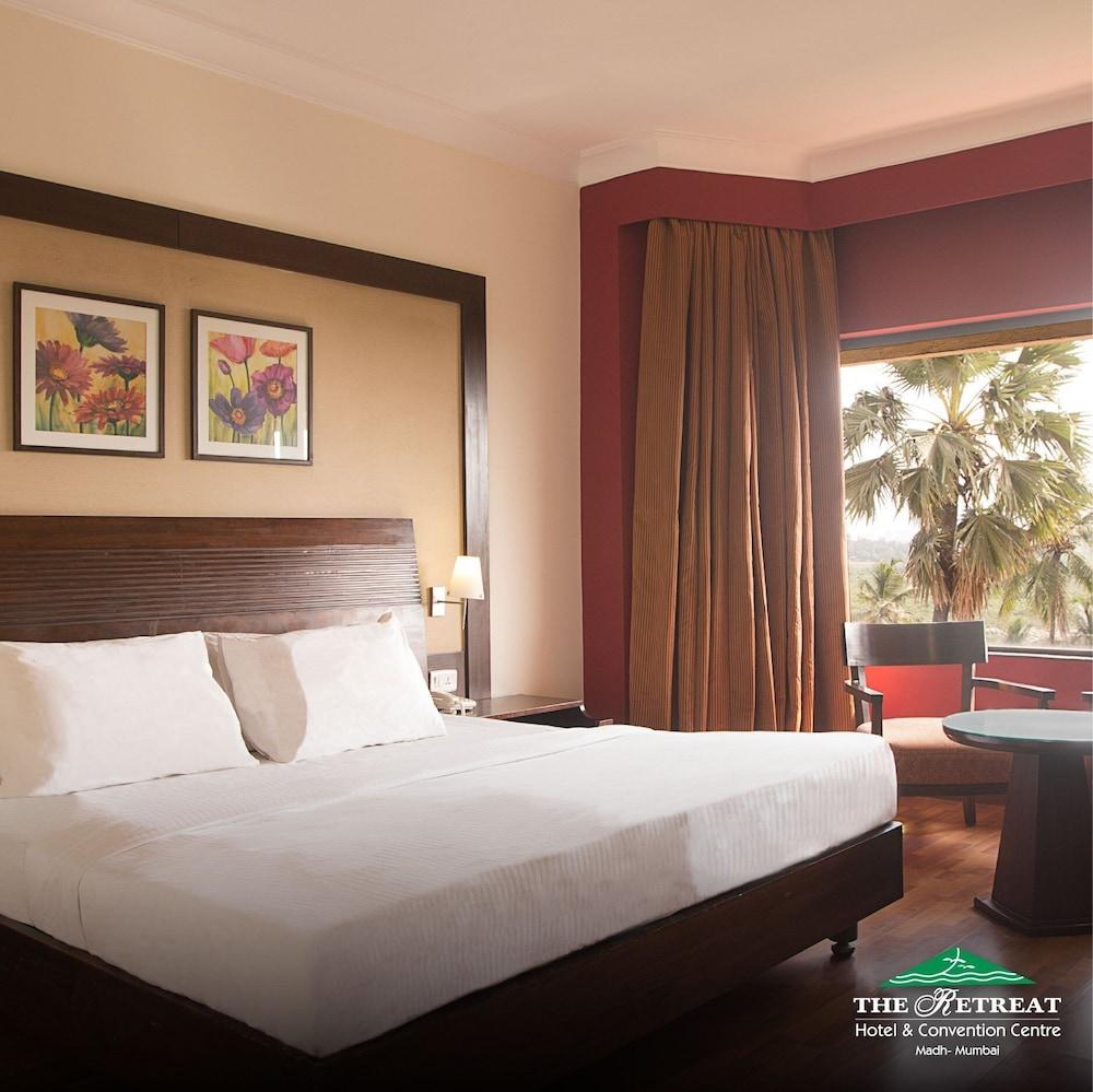The Retreat Hotel & Convention Centre Bombay Esterno foto