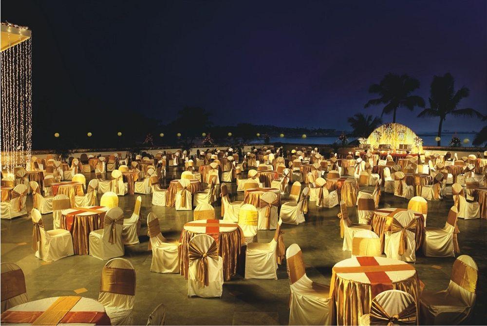 The Retreat Hotel & Convention Centre Bombay Esterno foto