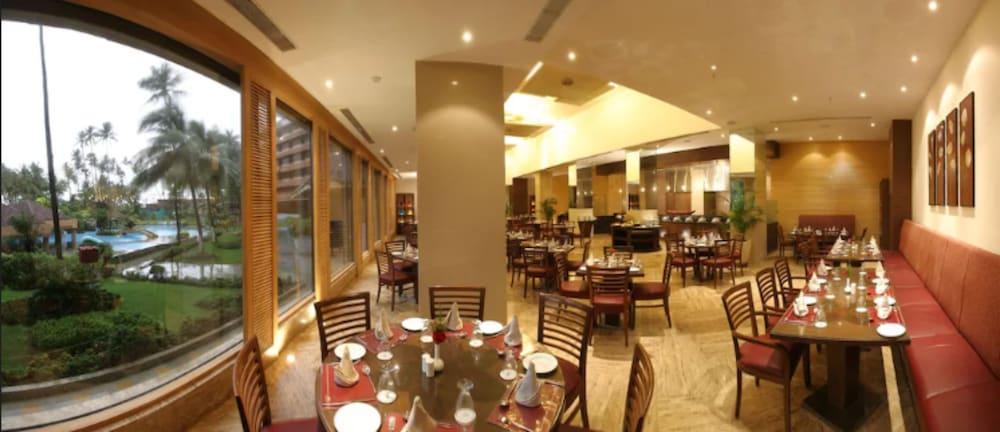 The Retreat Hotel & Convention Centre Bombay Esterno foto