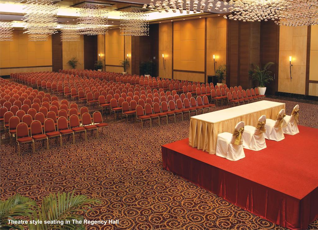 The Retreat Hotel & Convention Centre Bombay Esterno foto