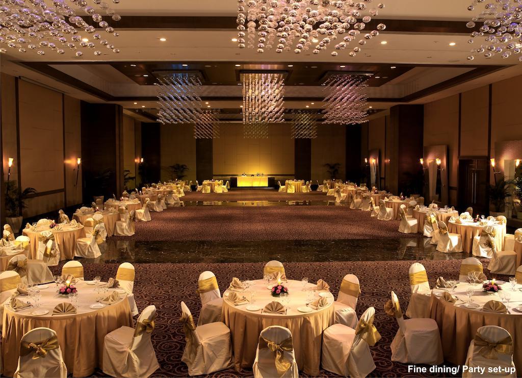 The Retreat Hotel & Convention Centre Bombay Esterno foto