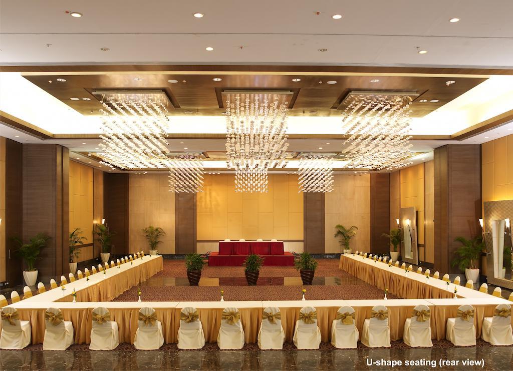 The Retreat Hotel & Convention Centre Bombay Esterno foto