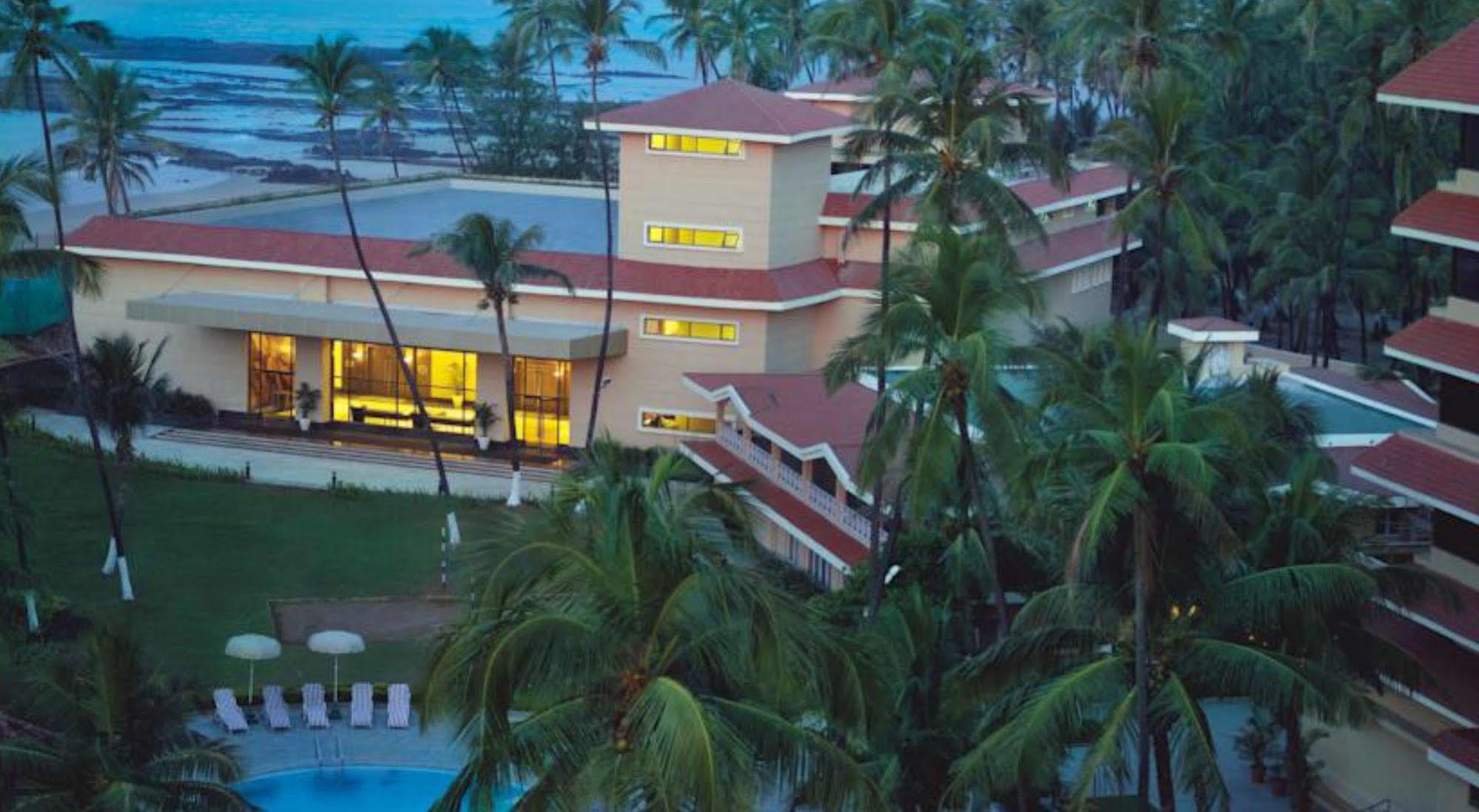 The Retreat Hotel & Convention Centre Bombay Esterno foto
