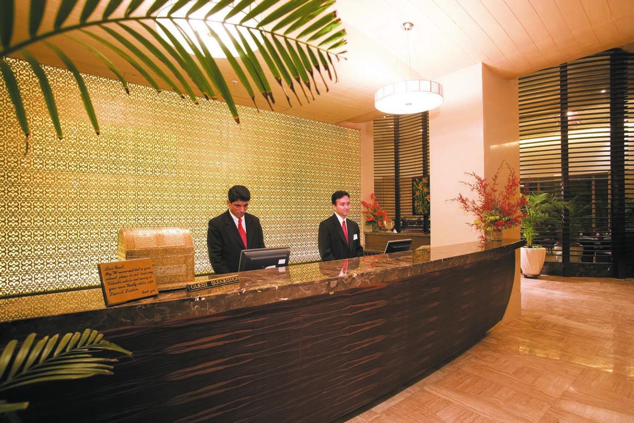 The Retreat Hotel & Convention Centre Bombay Esterno foto