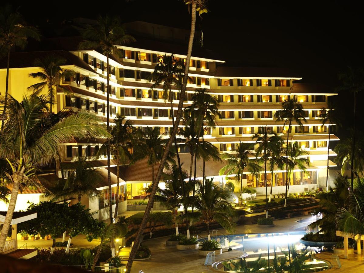 The Retreat Hotel & Convention Centre Bombay Esterno foto