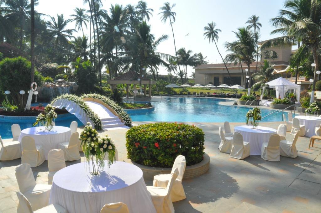 The Retreat Hotel & Convention Centre Bombay Esterno foto