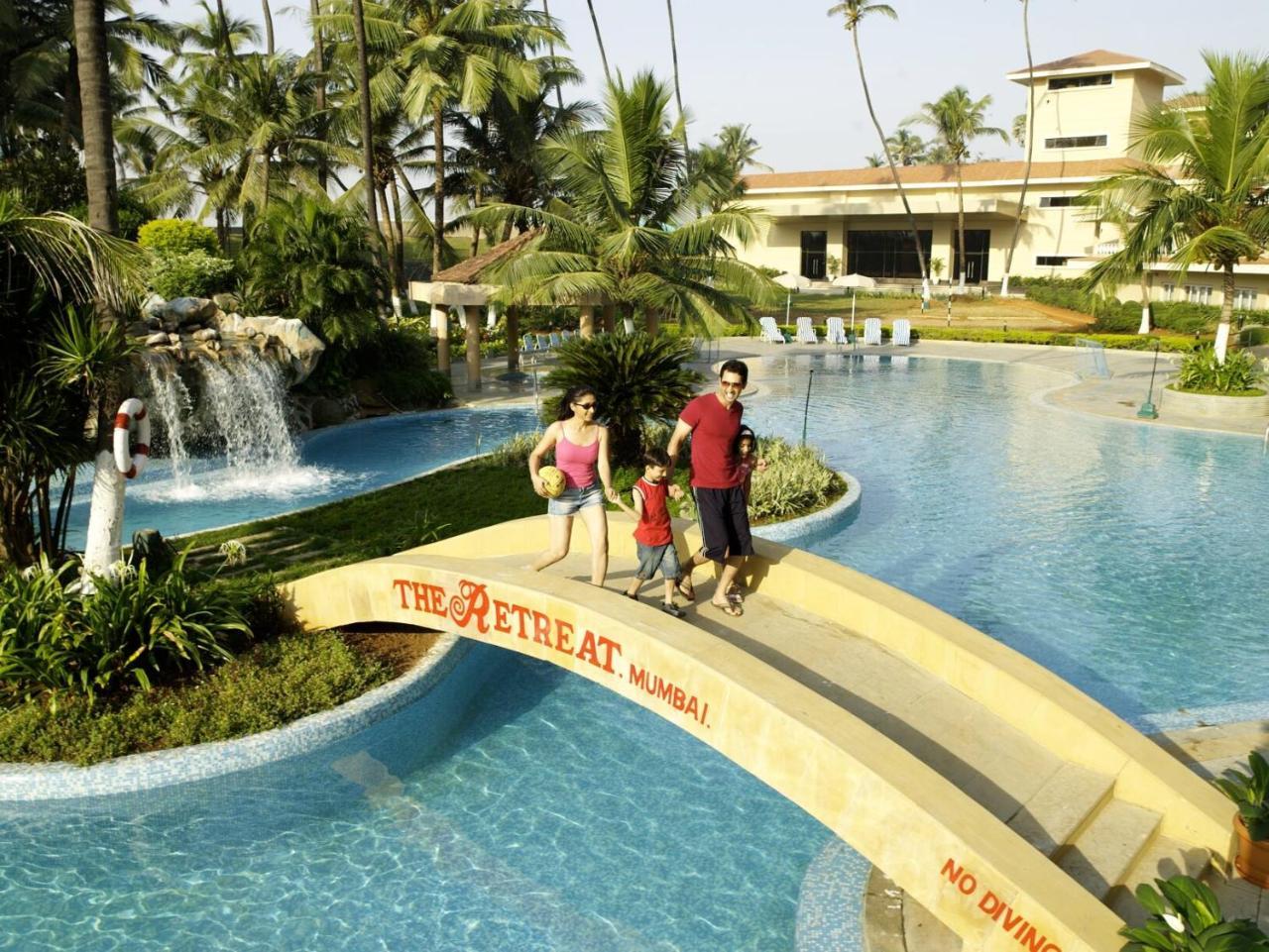 The Retreat Hotel & Convention Centre Bombay Esterno foto