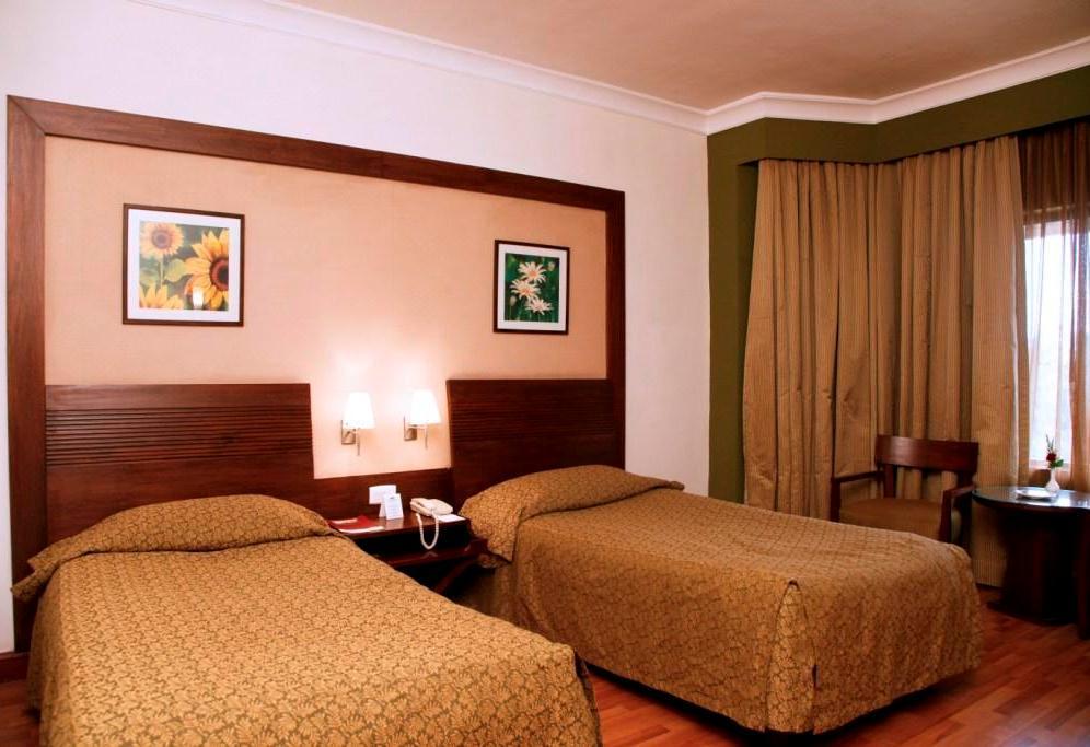 The Retreat Hotel & Convention Centre Bombay Esterno foto